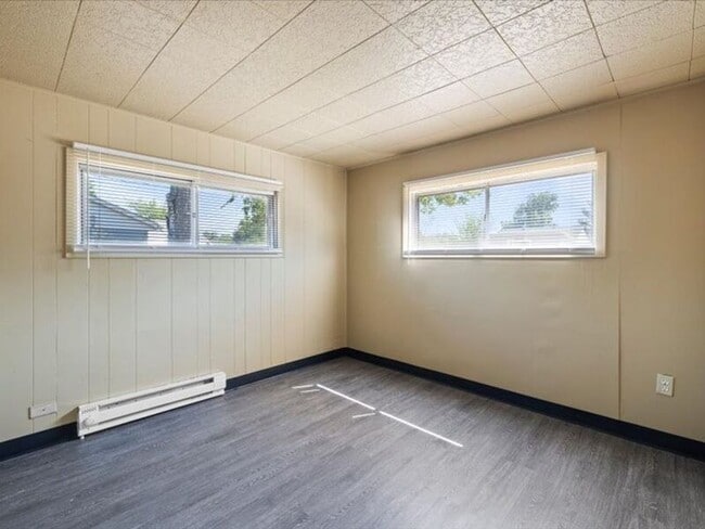 Building Photo - 910 Winslow Ave