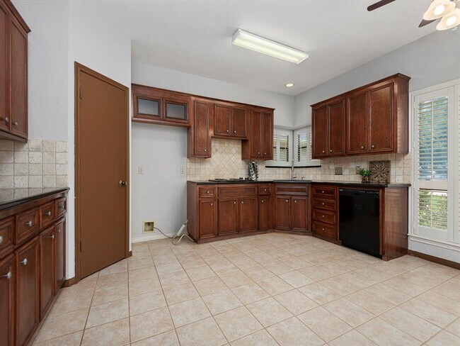 Building Photo - 3323 Village Falls Ct