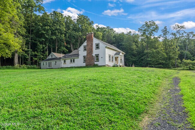 Building Photo - 820 Valley Falls Rd