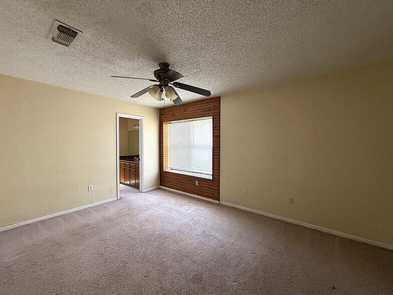 Building Photo - 2309 Whitney Dr