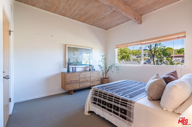 Building Photo - 16798 Charmel Ln