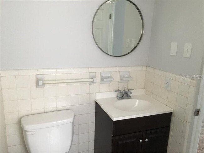 Building Photo - 508 Varsity St