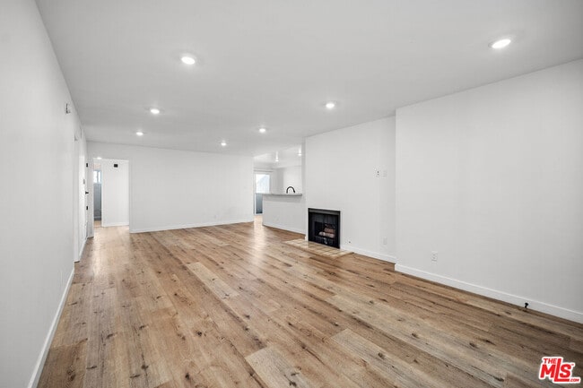 Building Photo - 1650 S Bentley Ave