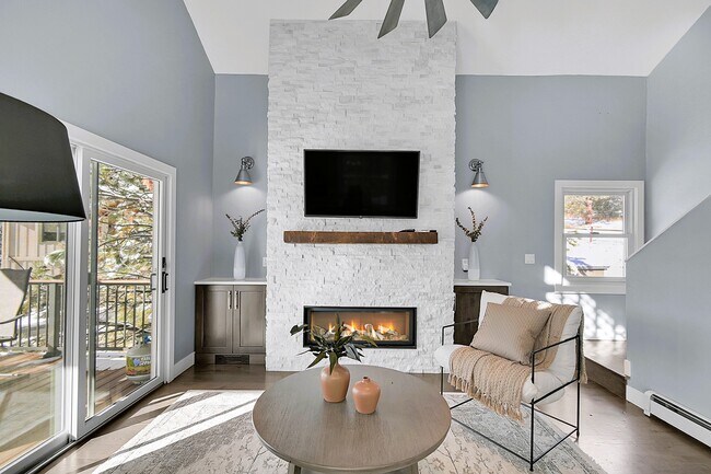 Building Photo - 28585 Evergreen Manor Dr