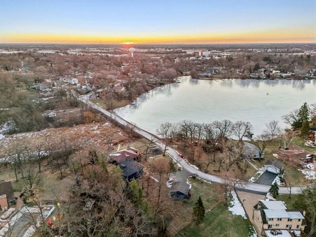 Building Photo - 23460 W N Lakewood Ln