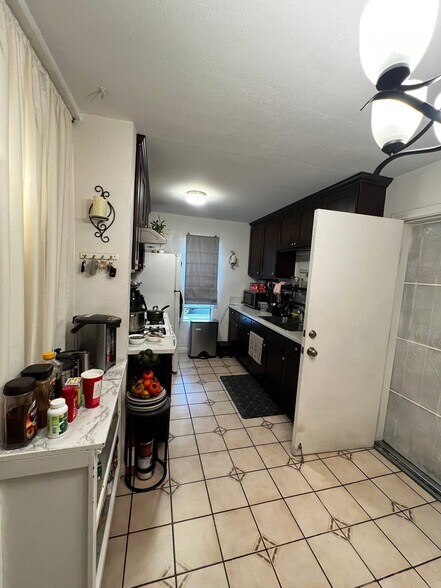 Kitchen - 13191 Newland St