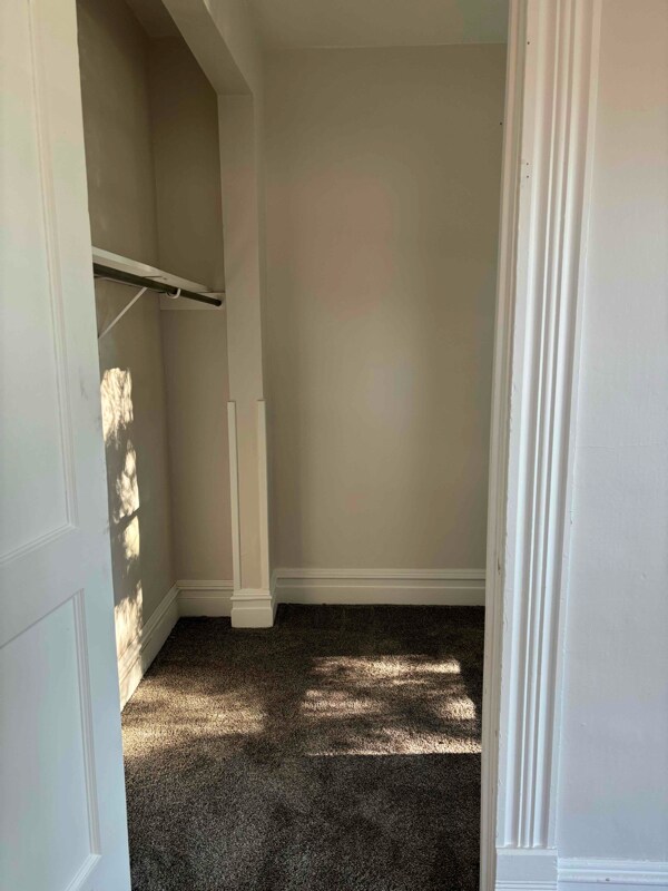 Building Photo - 524 Park Ave