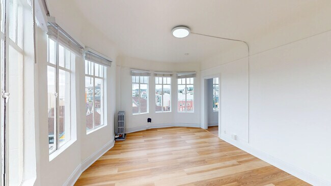 Building Photo - 3272 21st St