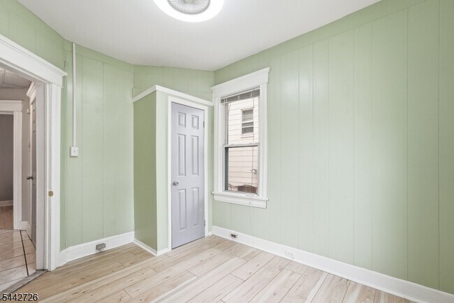 Building Photo - 51 Edgar St