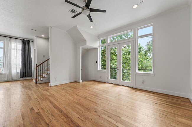 Building Photo - 3205 Baron St