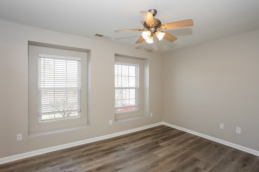 Building Photo - 10811 Carstairs St