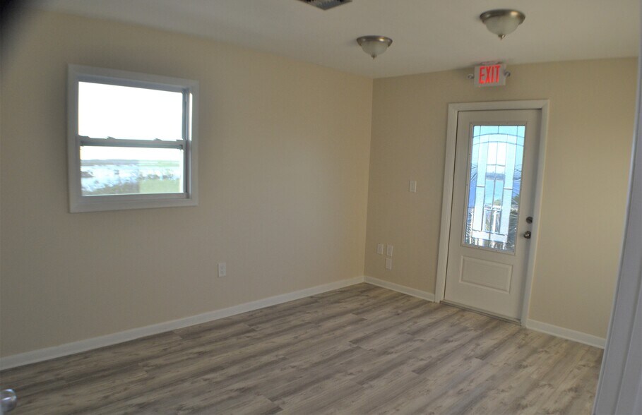 Building Photo - 22500 Pieces of Eight Rd