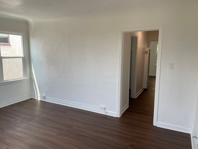 Living Room - Hall - 1905 S Alma St