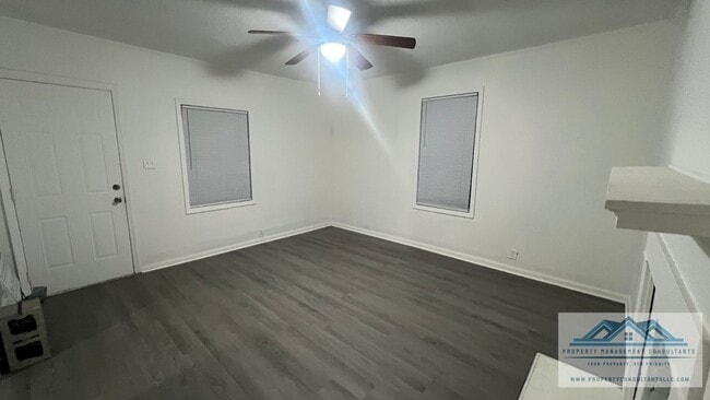 Building Photo - 233 N Royal Ave