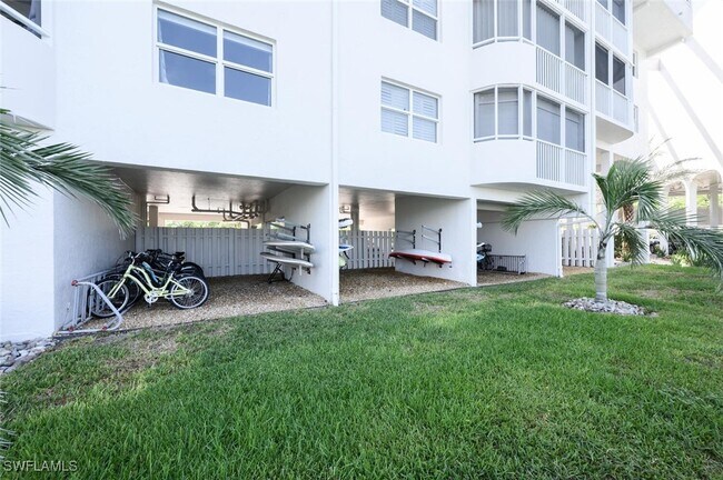 Building Photo - 12945 Vanderbilt Dr