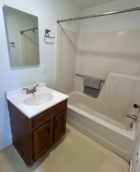 Building Photo - 286 S Branch St