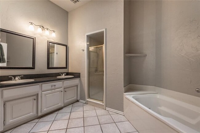 Building Photo - 1809 Courtney Ln