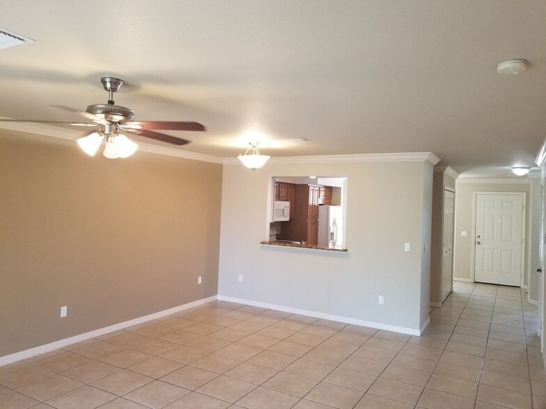 Building Photo - Santa Barbara Villas - Move in Special