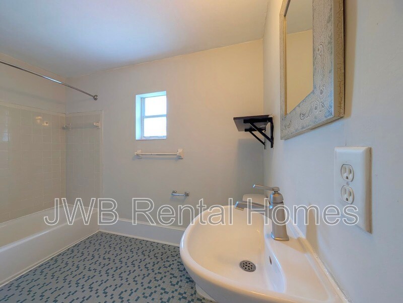 Building Photo - 2775 Herschel St