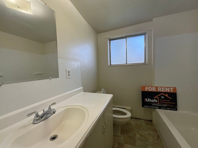 Building Photo - 484 38th St