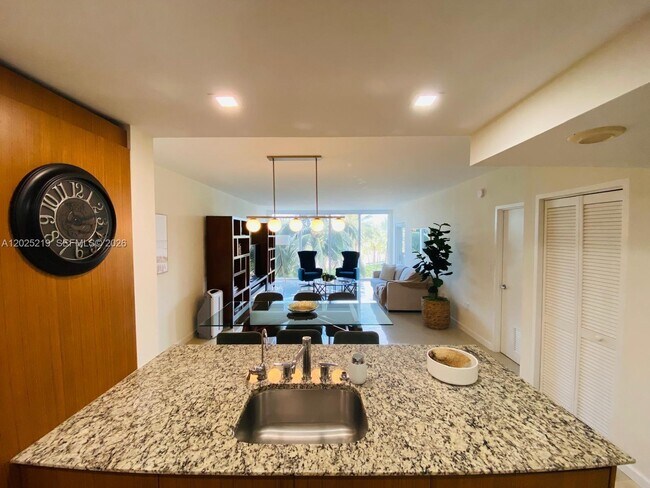 Building Photo - 10275 Collins Ave