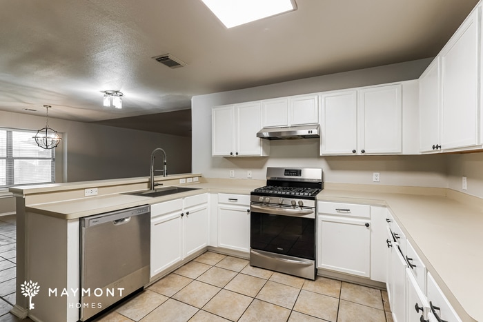 Building Photo - 15811 Borwick Ln