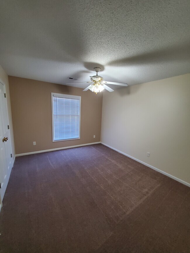 Building Photo - 14612 S Hallet St