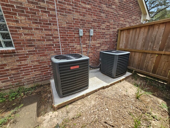 Building Photo - 12503 Rosewood Way Ln