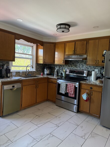 Kitchen - 26 Beechwood Ave