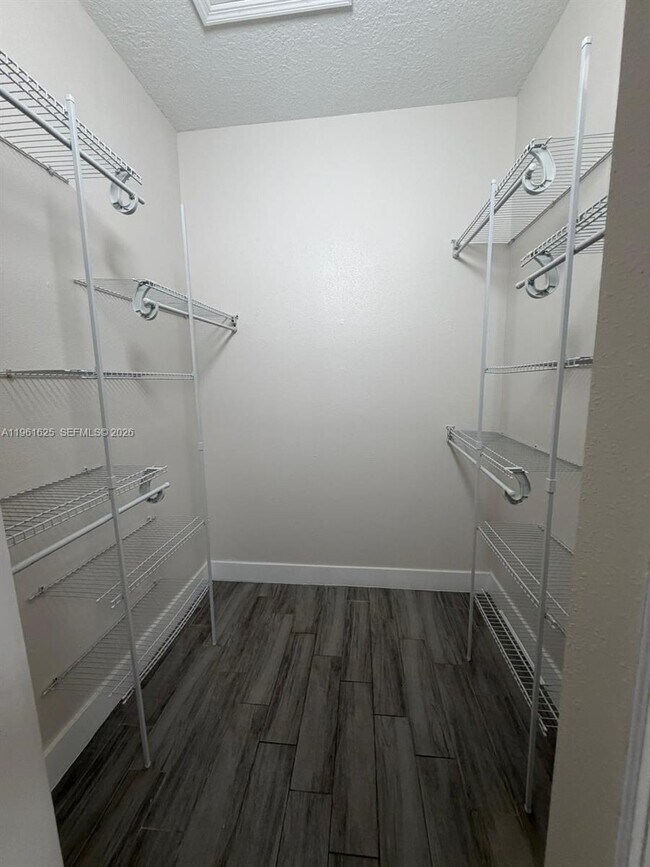 Building Photo - 5521 SW 158th Ct