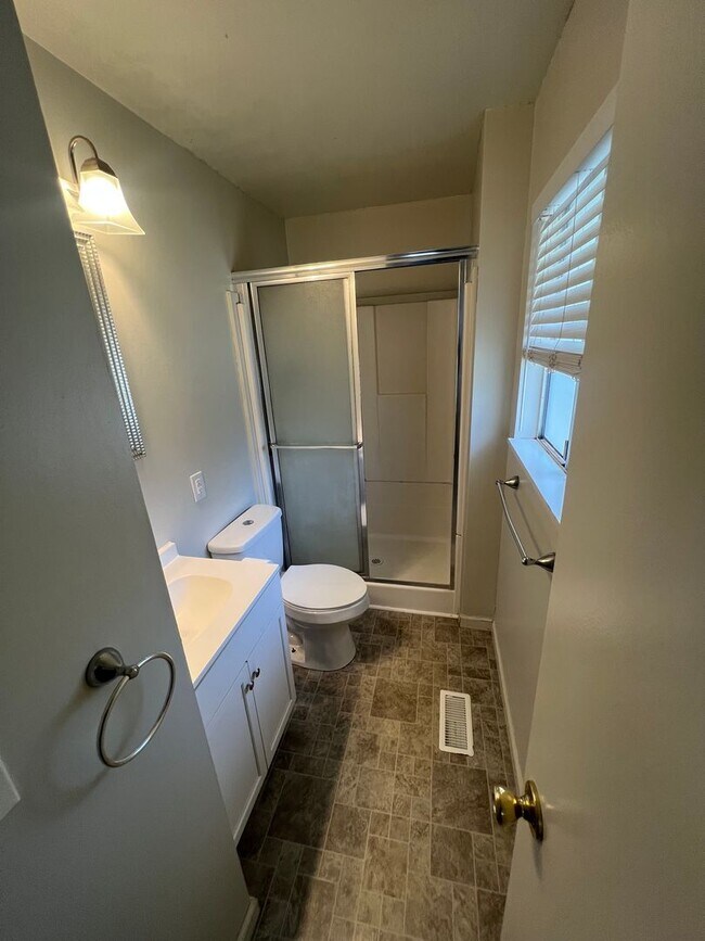 Building Photo - Durham 3 bedroom 2 bath Home, MOVE IN SPEC...