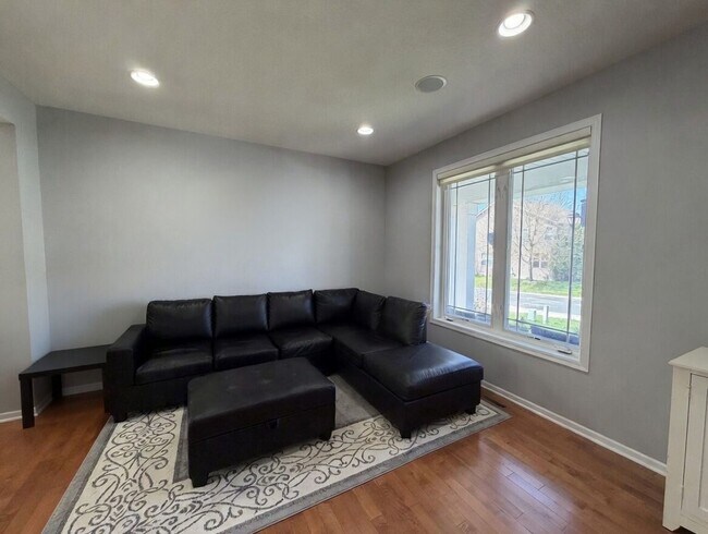 Building Photo - Rare executive rental in chanhassen! 5 beds no upgrade left behind!!!