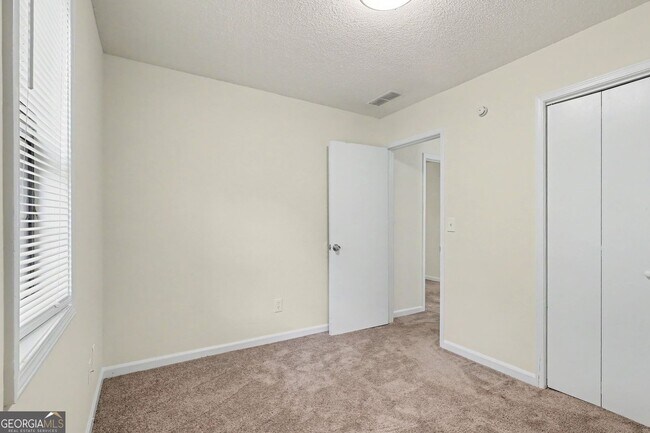 Building Photo - 2623 Dorian Dr SW