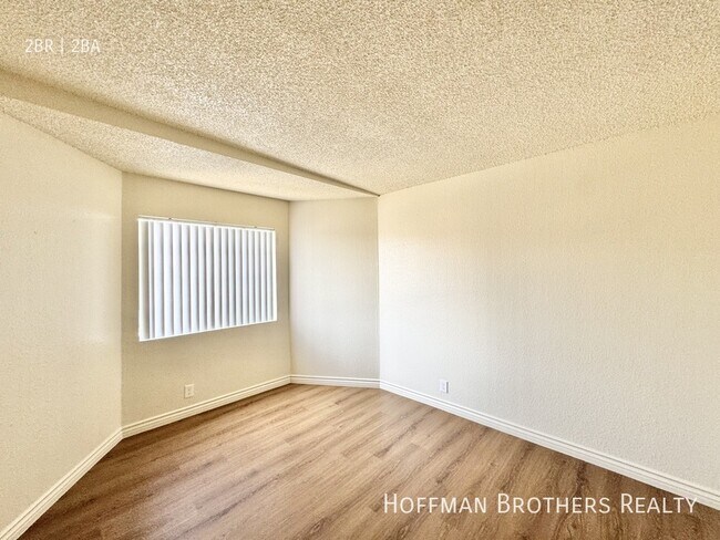 Building Photo - 15552 Nordhoff St