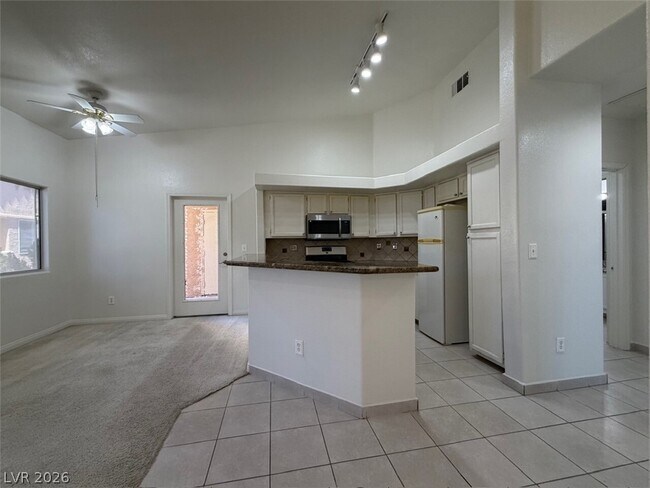 Building Photo - 900 Heavenly Hill Ct