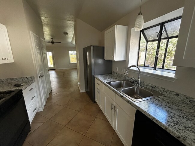 Building Photo - Move-In Ready 3BR/2BA in Round Rock - Enjoy One Month Free Rent When You Move In by November