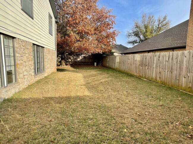 Building Photo - Oversized Three Bedroom Near Lake Hefner!!