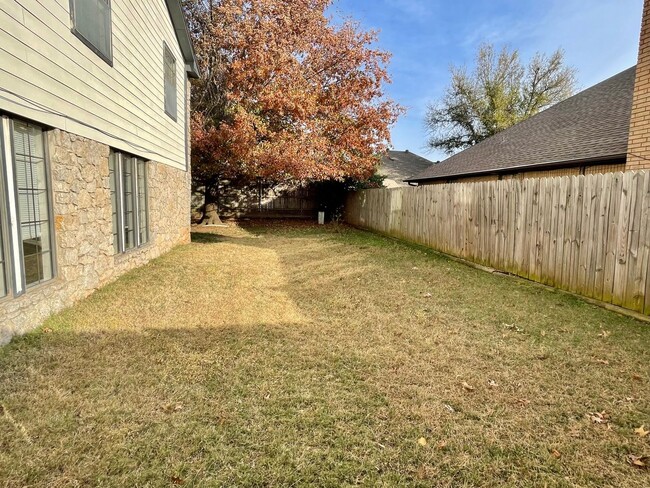Building Photo - Oversized Three Bedroom with an Office Near Lake Hefner!!
