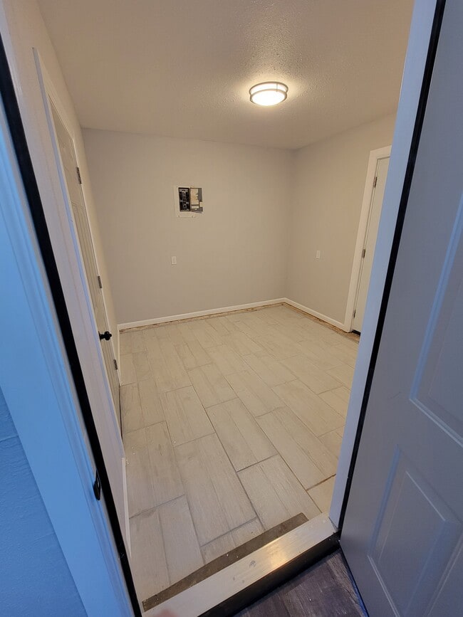 Building Photo - 307 Robins Dr