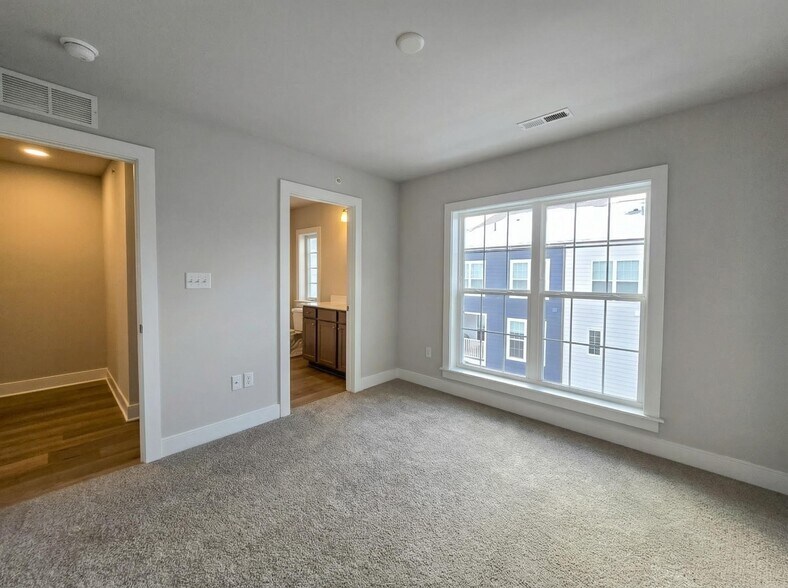 Building Photo - 305 Frederick Way