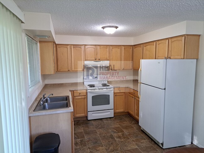 Building Photo - Check Out This Wonderful 2 bedroom, 2 bath...
