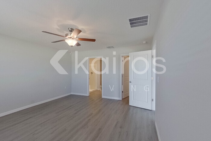 Building Photo - 8533 SW 43rd Ter