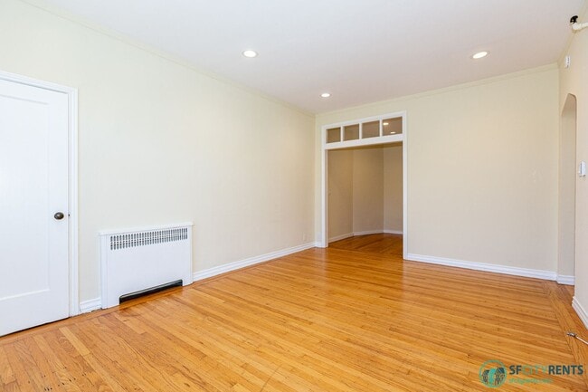 Building Photo - Lone Mountain: Bright Junior 1 Bed w/ Slee...