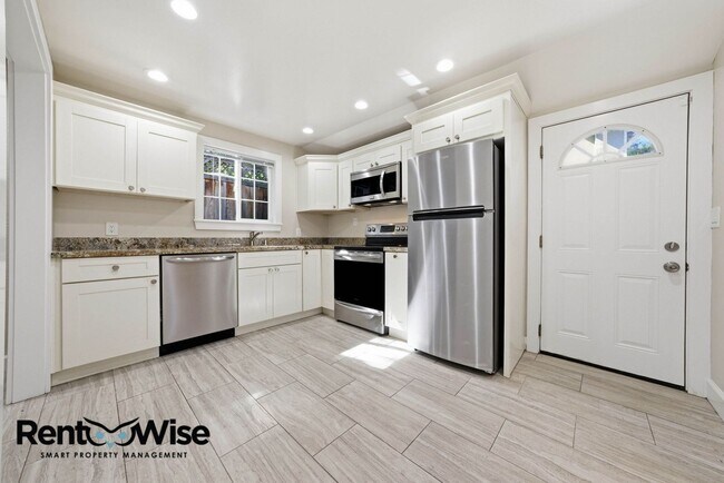 Building Photo - Chestnut Garden Patio Apartments