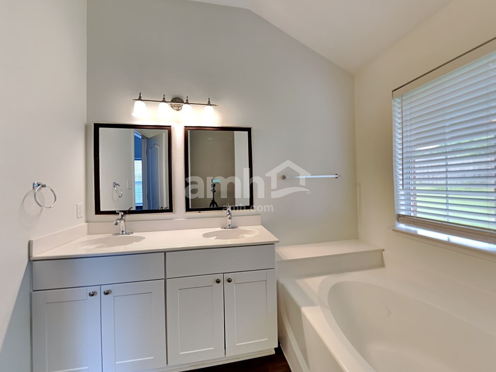 Building Photo - 6116 Brookknoll Dr