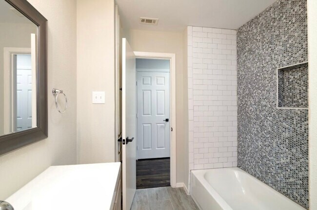 Building Photo - 3808 Piedmont Rd