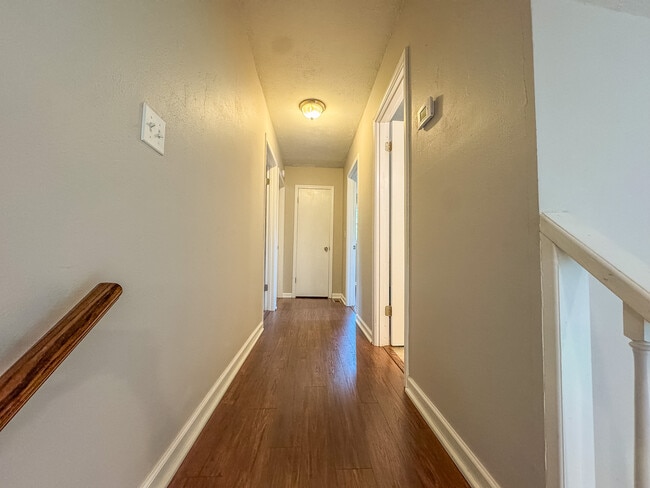 Building Photo - 404 McElhaney Rd