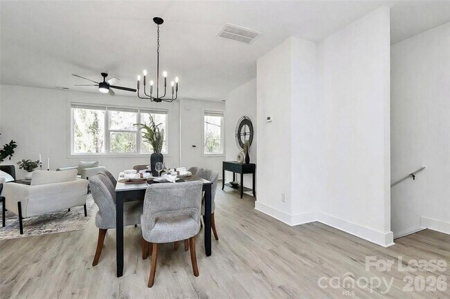 Building Photo - 1110 Ivan Dr