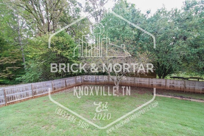 Building Photo - 808 Pioneer Dr