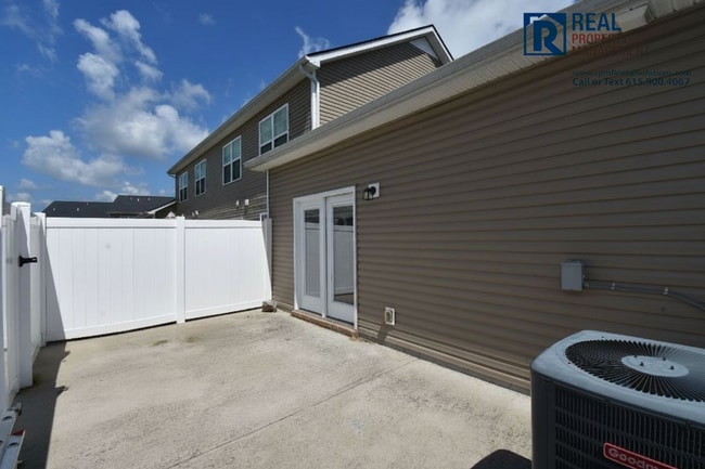 Building Photo - Gorgeous end unit 2 bedroom townhouse with garage! PLUS Loft!
